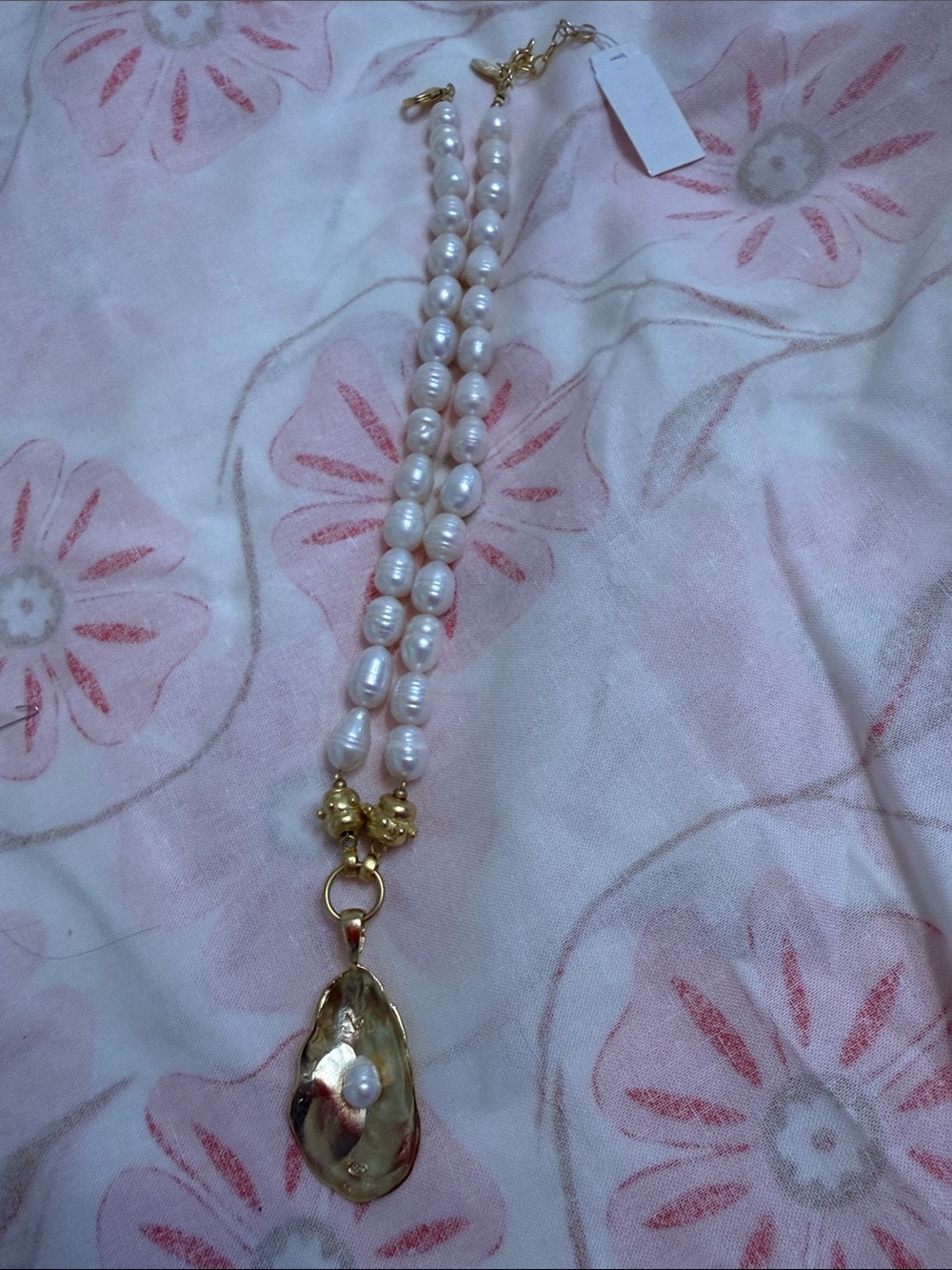 Elegant Gold and Pearl Necklace - Picture 4 of 4